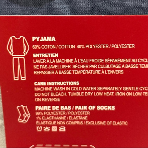 Christmas shark pyjama set.  Size 7 - Picture 4 of 4